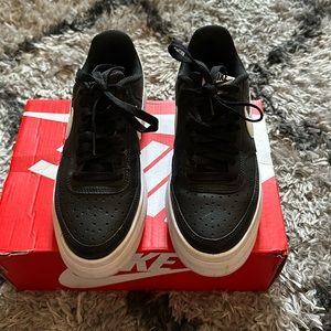 Nike court vision sneakers black/white size 6.0